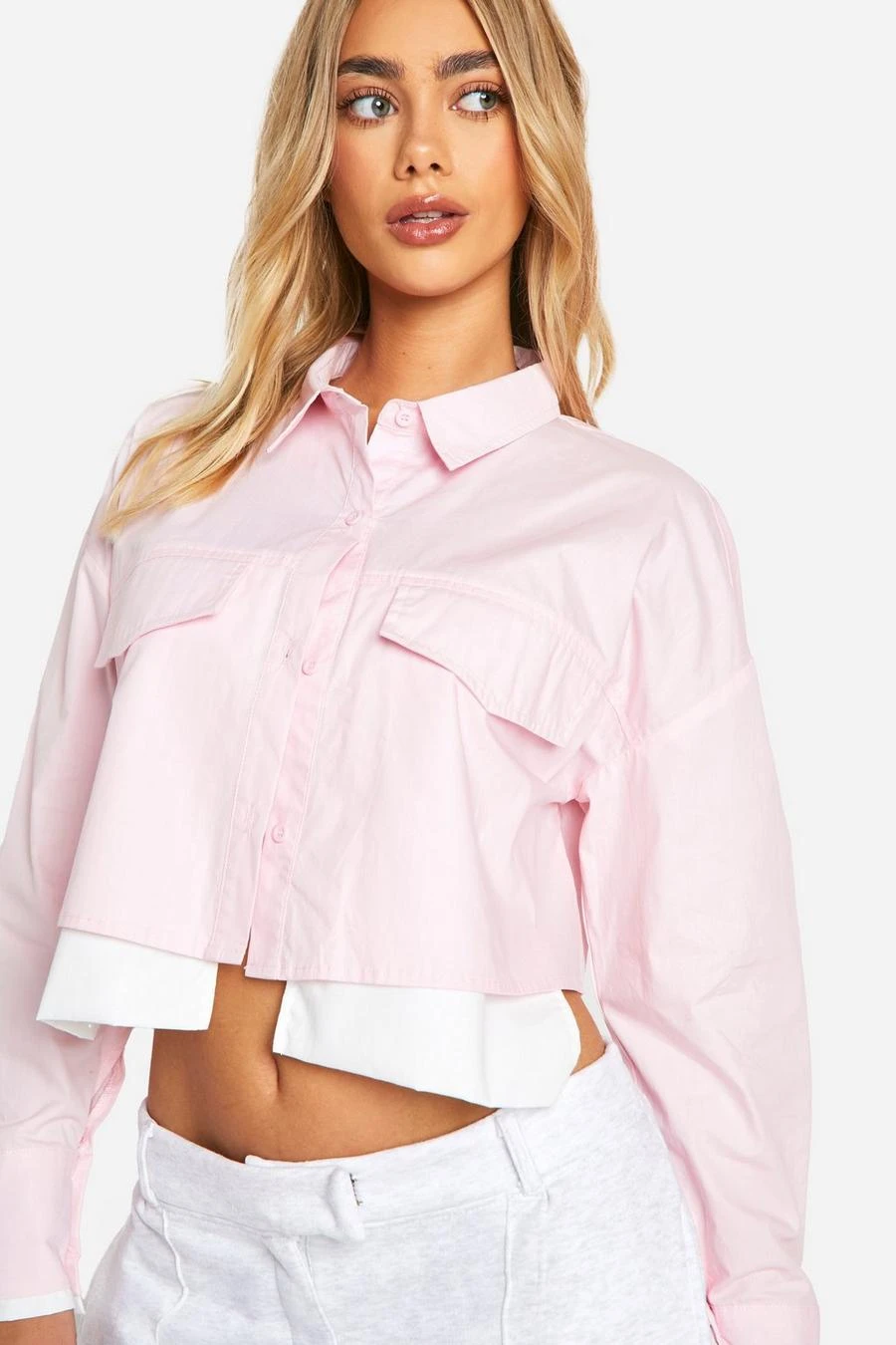 BOOHOO Double Pocket Contrast Boxy Crop Shirt 4 BOOHOO Double Pocket Contrast Boxy Crop Shirt - Image 4