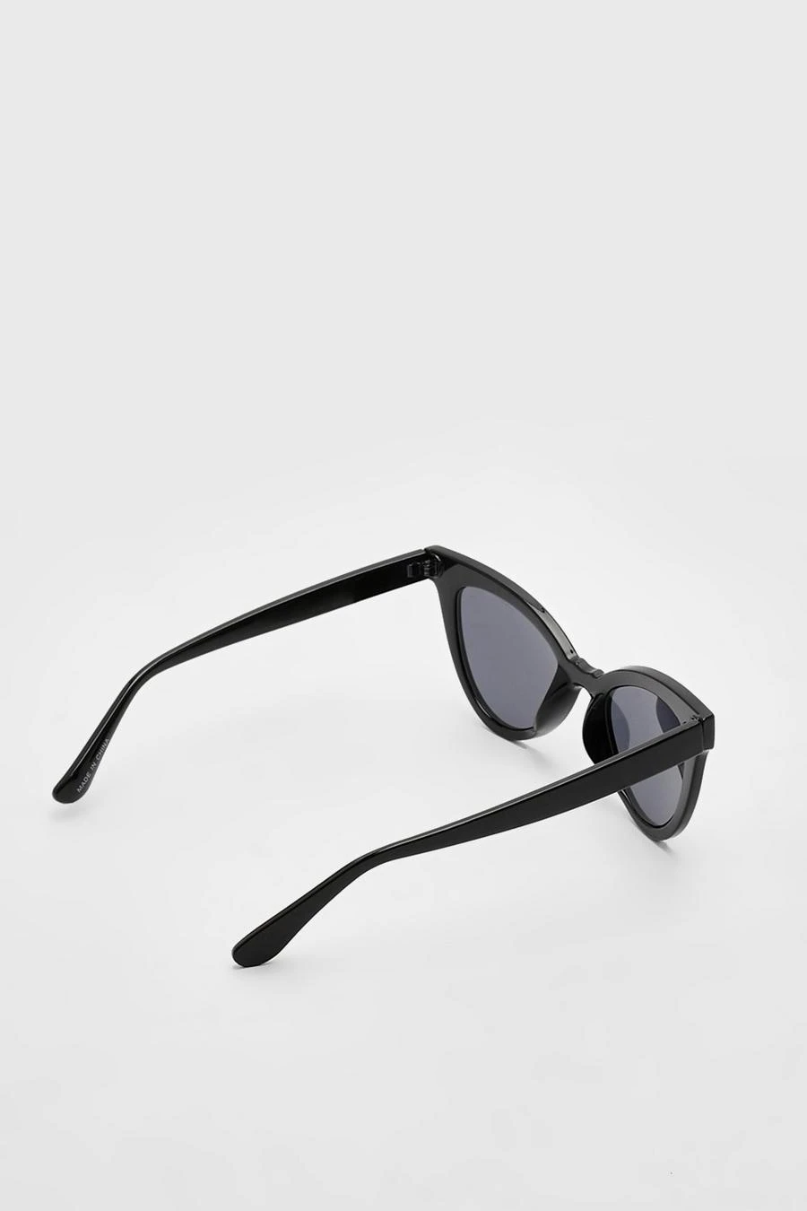 BOOHOO All Black Cat Eye Sunglasses 2 BOOHOO All Black Cat Eye Sunglasses - Image 2