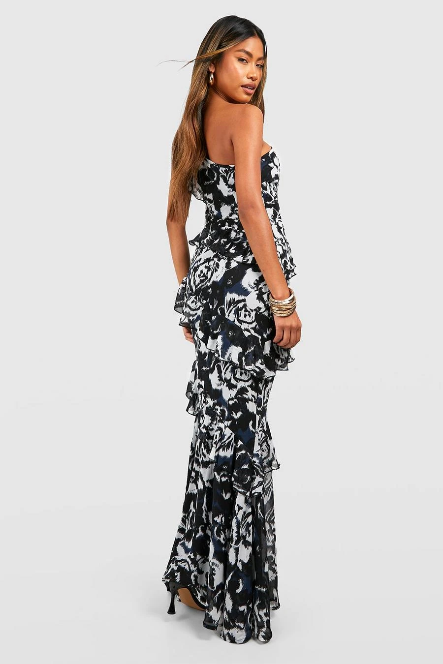 BOOHOO Chiffon Printed One Shoulder Maxi Dress 2 BOOHOO Chiffon Printed One Shoulder Maxi Dress - Image 2