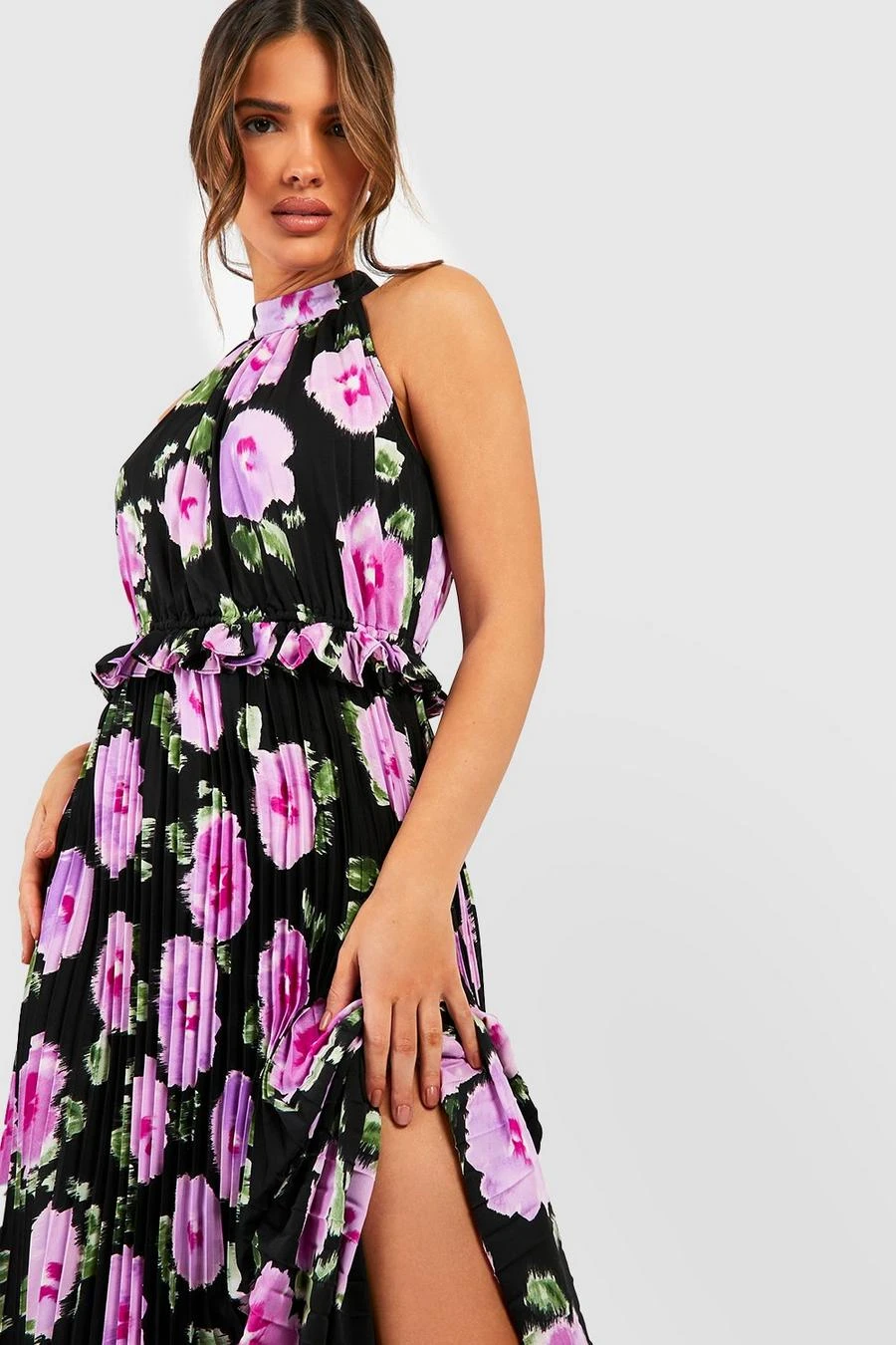 BOOHOO Floral Print Pleated High Neck Maxi Dress 4 BOOHOO Floral Print Pleated High Neck Maxi Dress - Image 4