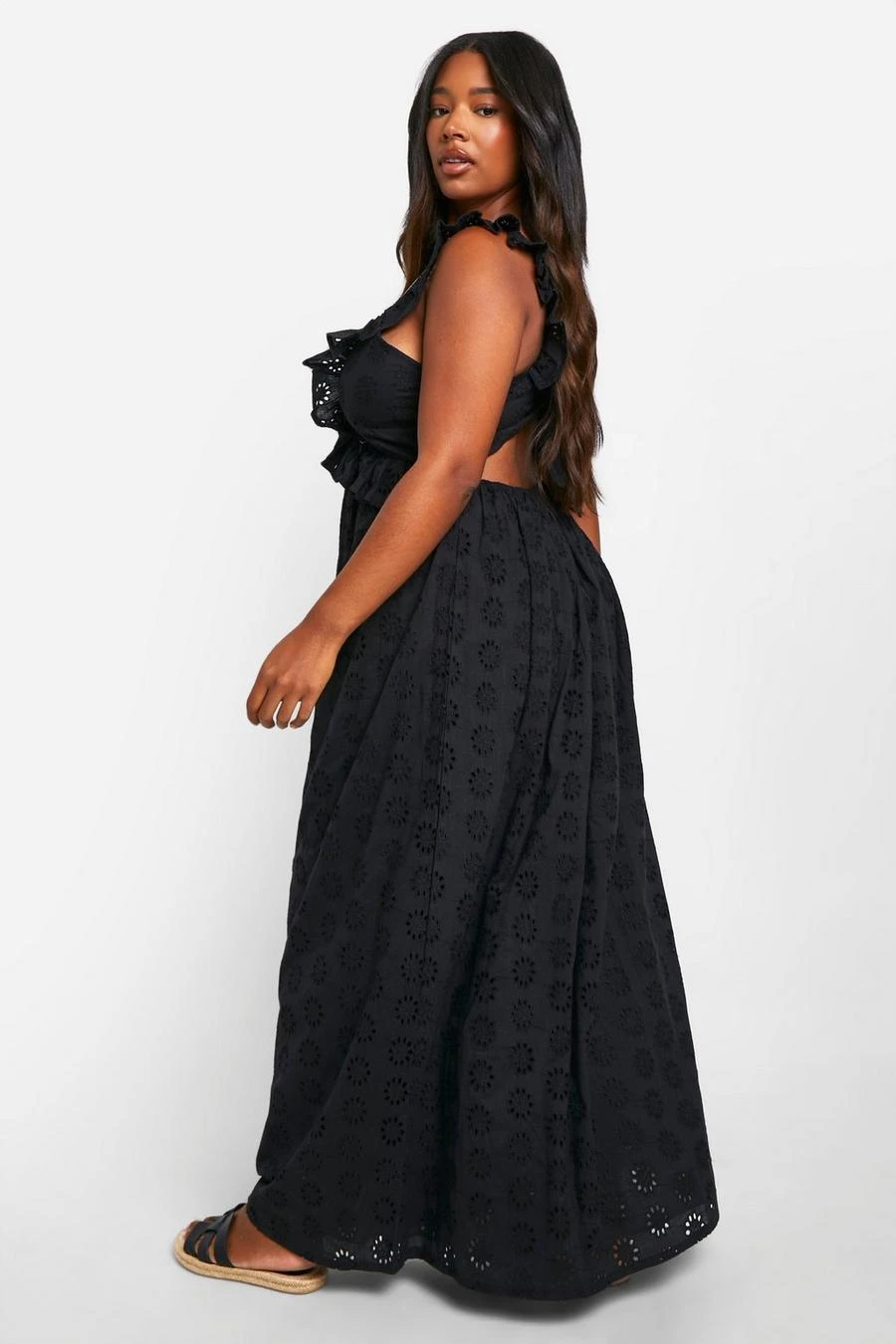 BOOHOO Plus Broderie Ruffle Plunge Maxi Dress 2 BOOHOO Plus Broderie Ruffle Plunge Maxi Dress - Image 2