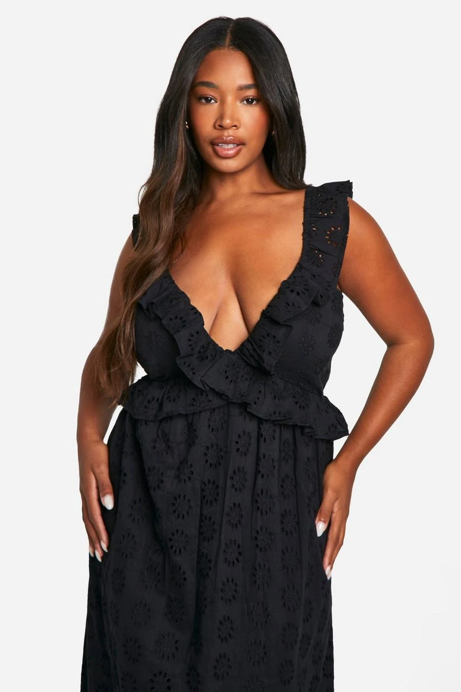 BOOHOO Plus Broderie Ruffle Plunge Maxi Dress 4 BOOHOO Plus Broderie Ruffle Plunge Maxi Dress - Image 4
