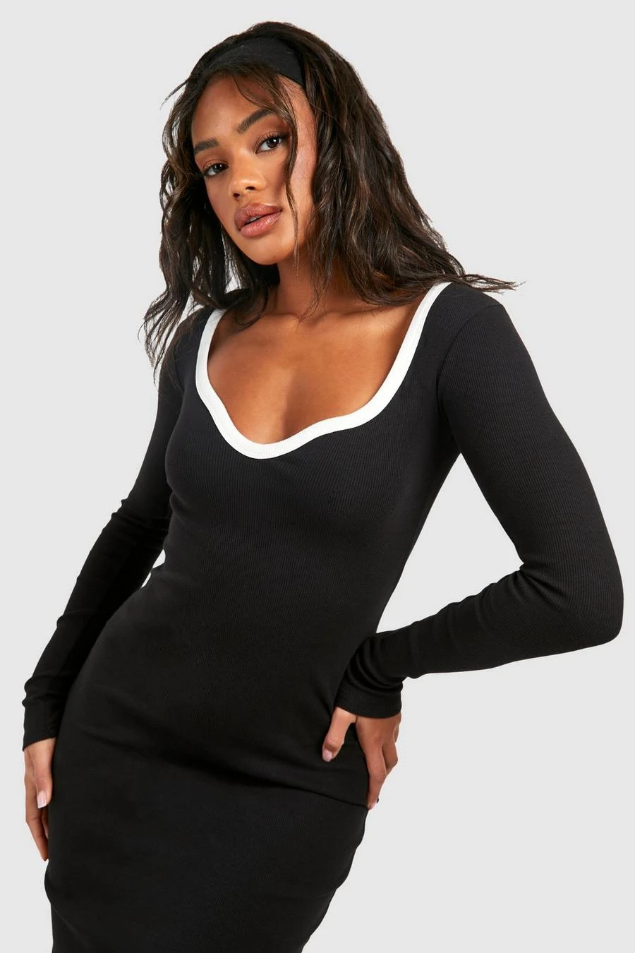 BOOHOO Premium Contrast Binding Notch Detail Maxi Dress 4 BOOHOO Premium Contrast Binding Notch Detail Maxi Dress - Image 4