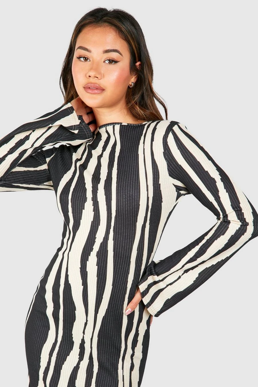 Lookbook -BamBam Fashion Shop female black printed textured flare sleeve maxi dress 3