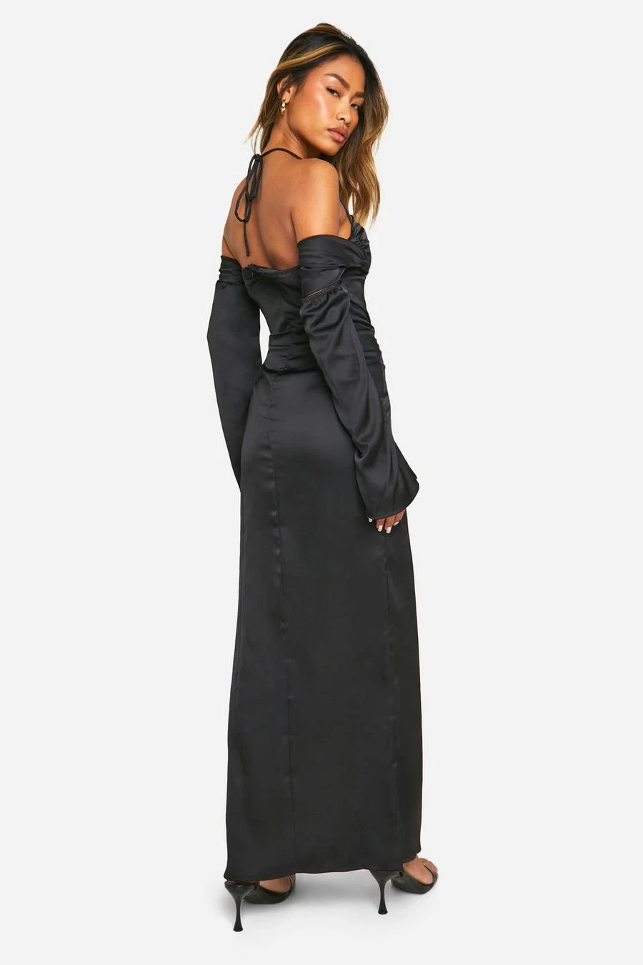 BOOHOO Satin Cold Shoulder Maxi Dres 2 BOOHOO Satin Cold Shoulder Maxi Dres - Image 2