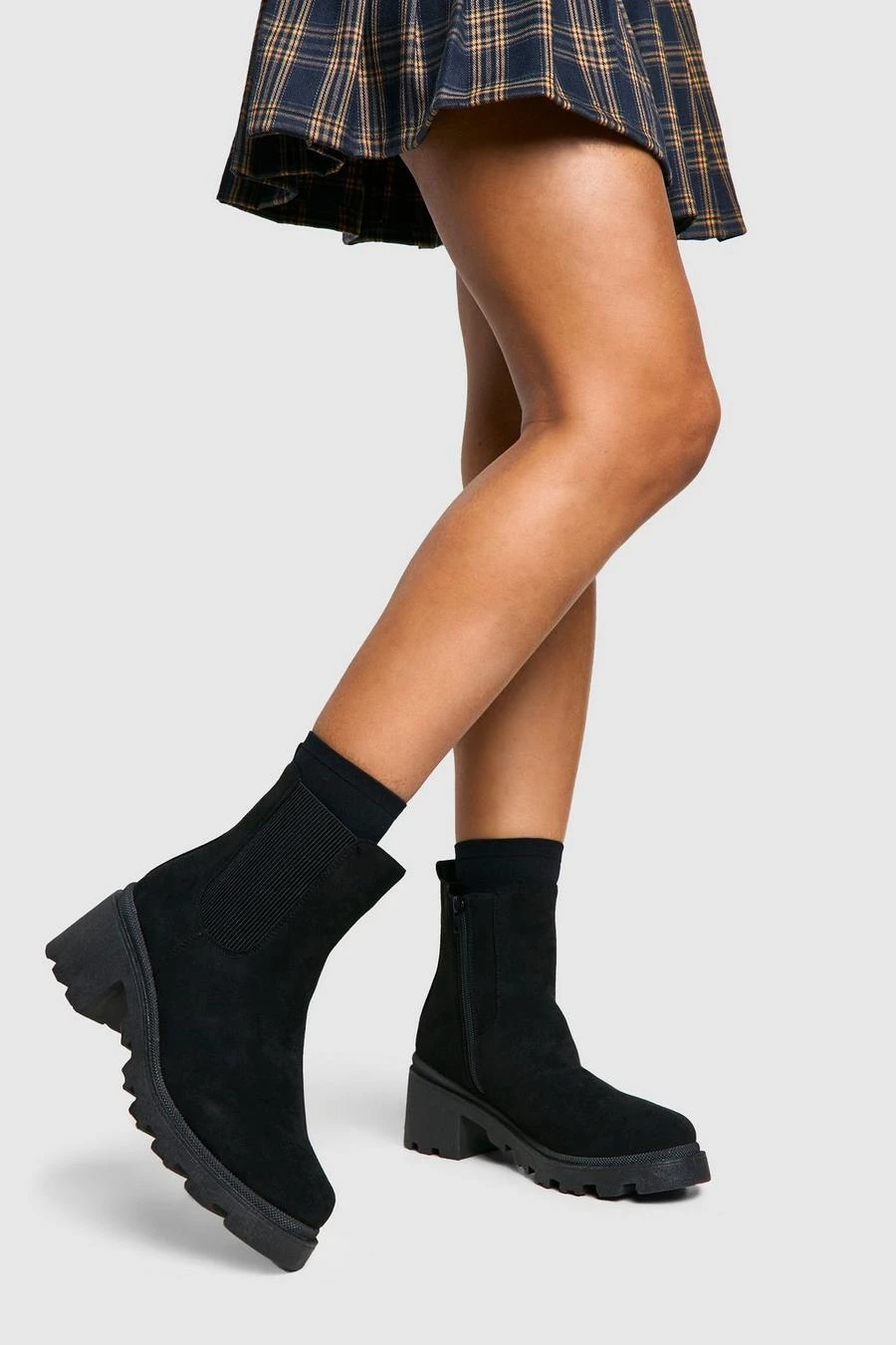 BOOHOO Wide Fit Faux Suede Low Block Chelsea Boots 1 BOOHOO Wide Fit Faux Suede Low Block Chelsea Boots