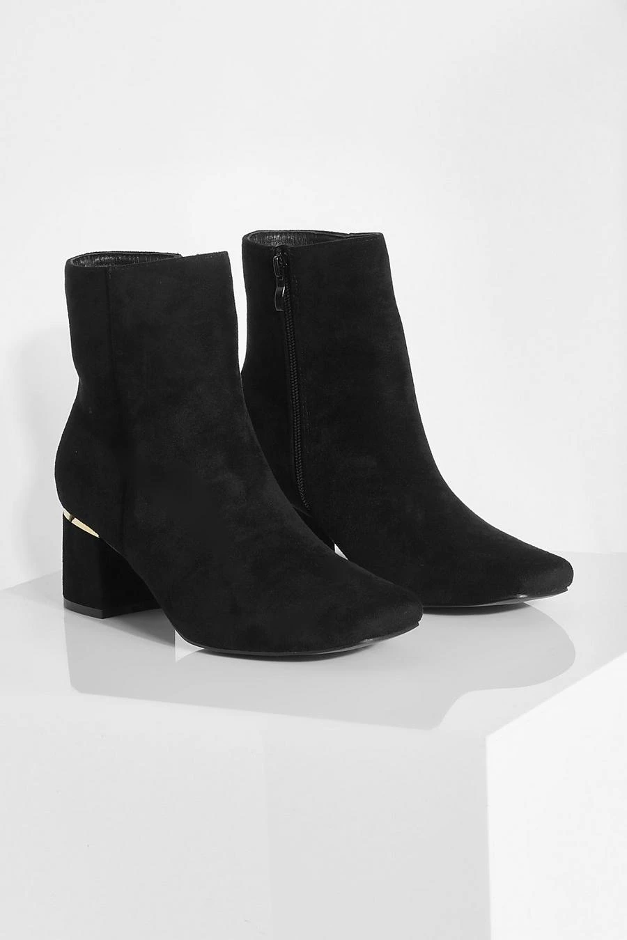 BOOHOO Wide Fit Hardware Detail Block Heel Boots 3 BOOHOO Wide Fit Hardware Detail Block Heel Boots - Image 3