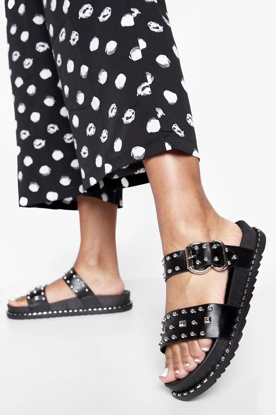 BOOHOO Wide Fit Studded Detail Double Strap Slider 1 BOOHOO Wide Fit Studded Detail Double Strap Slider