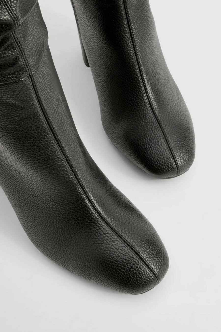 BOOHOO Wide Fit Textured Ruched Heeled Knee High Boots 4 BOOHOO Wide Fit Textured Ruched Heeled Knee High Boots - Image 4