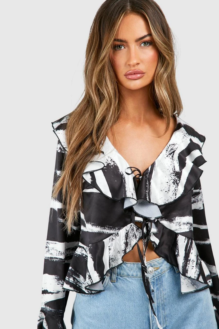 BOOHOO Zebra Ruffle Satin Printed Blouse 4 BOOHOO Zebra Ruffle Satin Printed Blouse - Image 4