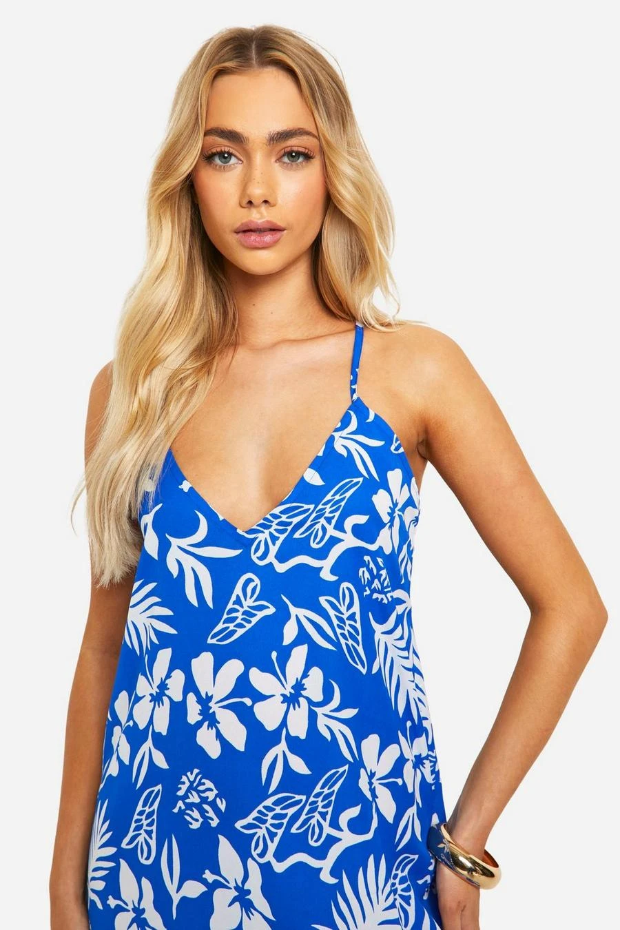 BOOHOO Hibiscus V Neck Strappy Maxi Dress 4 BOOHOO Hibiscus V Neck Strappy Maxi Dress - Image 4