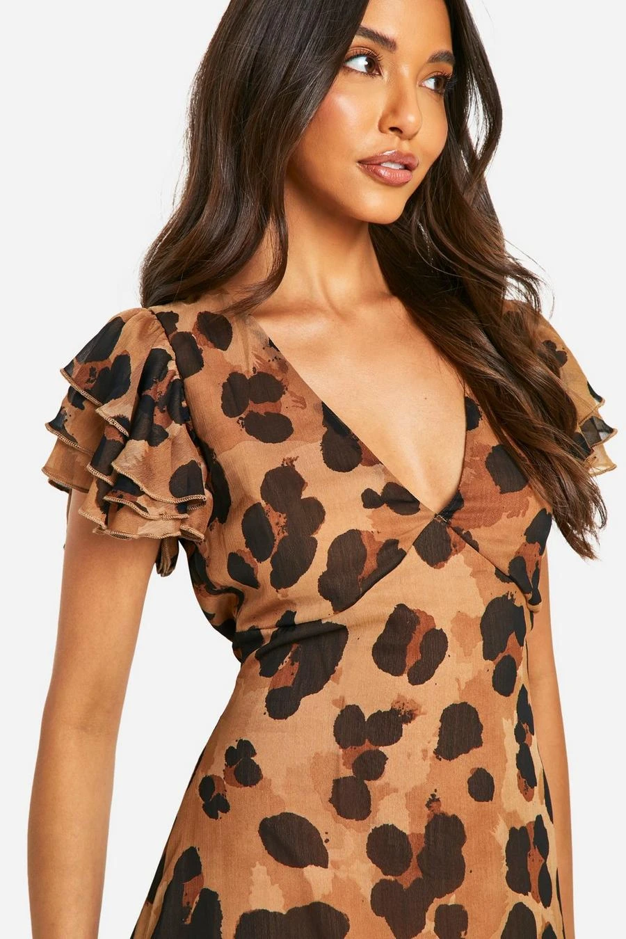 BOOHOO Leopard Crinkle Chiffon Angel Sleeve Maxi Dress 4 BOOHOO Leopard Crinkle Chiffon Angel Sleeve Maxi Dress - Image 4