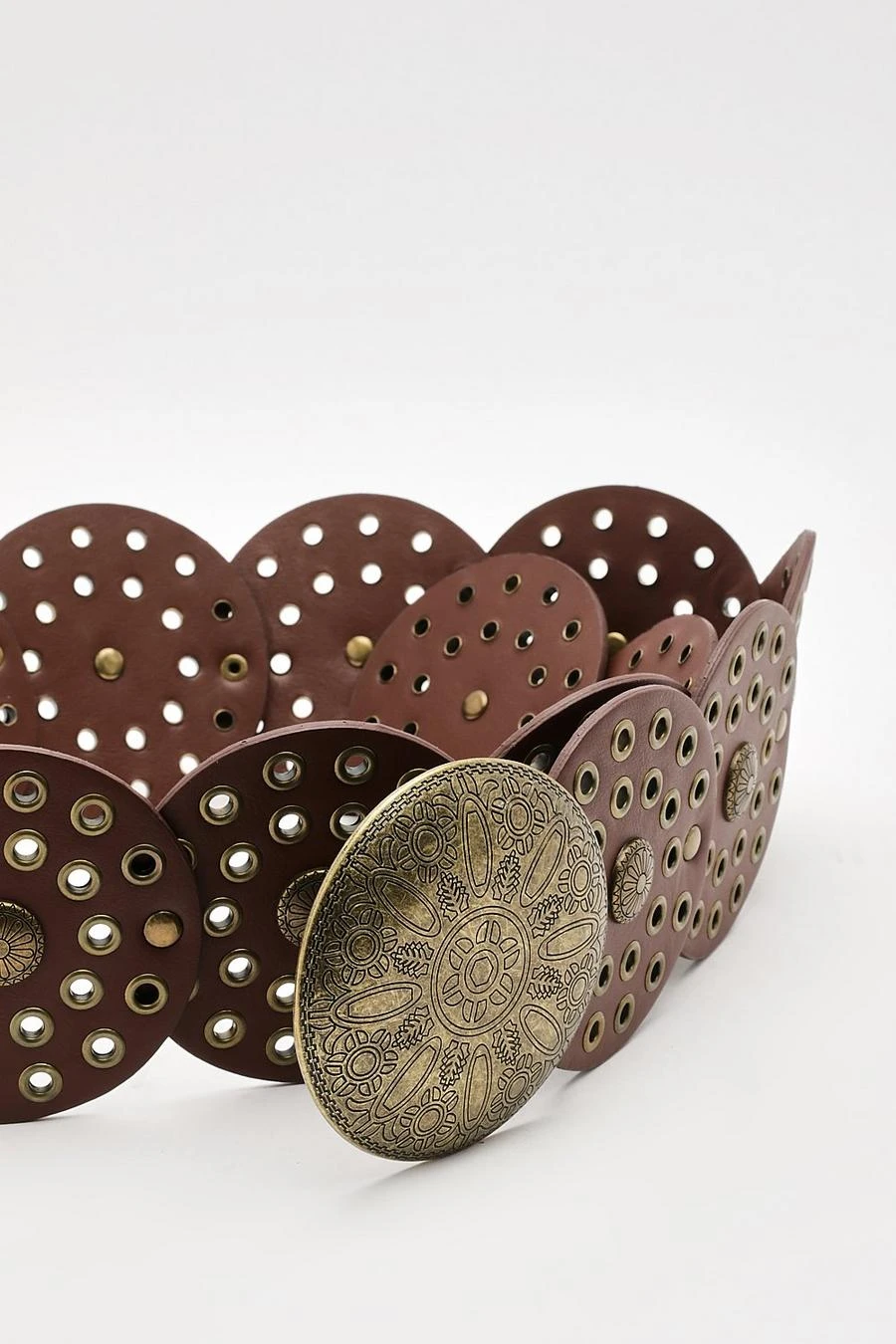 BOOHOO Round Disc Buckle Belt 3 BOOHOO Round Disc Buckle Belt - Image 3