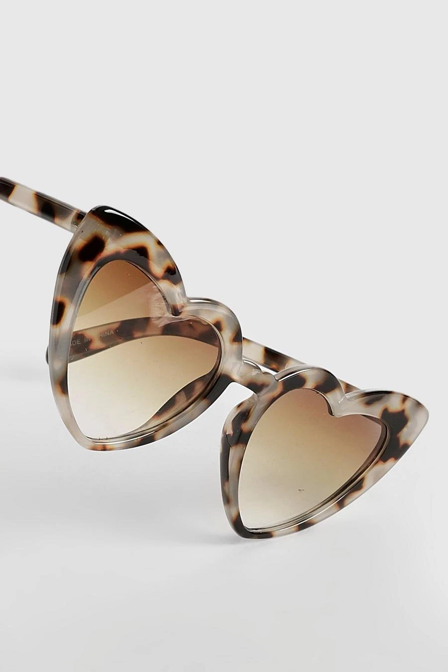 BOOHOO Tortoise Shell Heart Sunglasses 3 BOOHOO Tortoise Shell Heart Sunglasses - Image 3