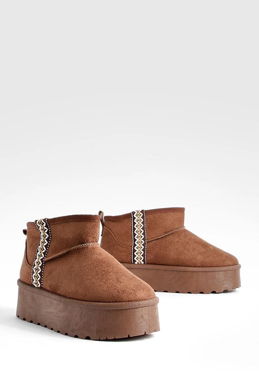 BOOHOO Embroidered Detail Cosy Platform Boots 2 BOOHOO Embroidered Detail Cosy Platform Boots - Image 2