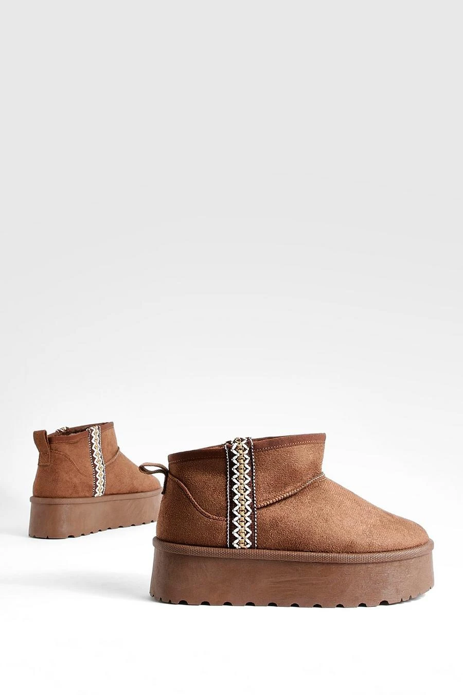 BOOHOO Embroidered Detail Cosy Platform Boots 4 BOOHOO Embroidered Detail Cosy Platform Boots - Image 4