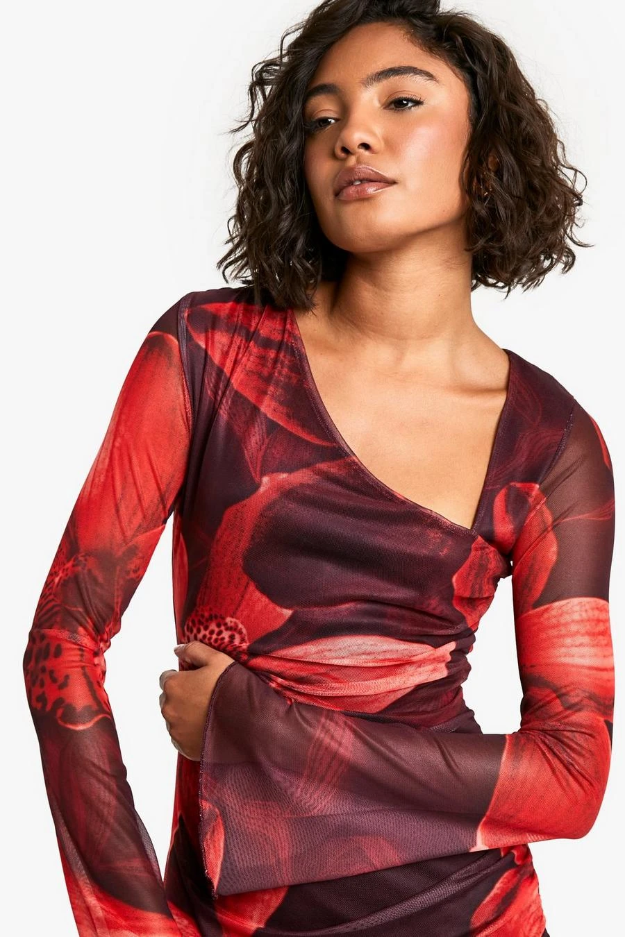 BOOHOO Tall Bold Floral Ruched Asymmetric Maxi Dress 4 BOOHOO Tall Bold Floral Ruched Asymmetric Maxi Dress - Image 4