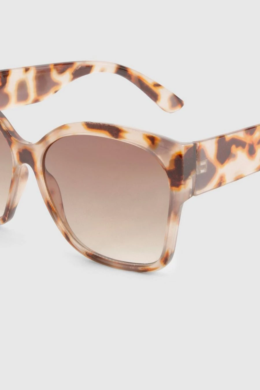 BOOHOO Oversized Tortoise Shell Sunglasses 3 BOOHOO Oversized Tortoise Shell Sunglasses - Image 3