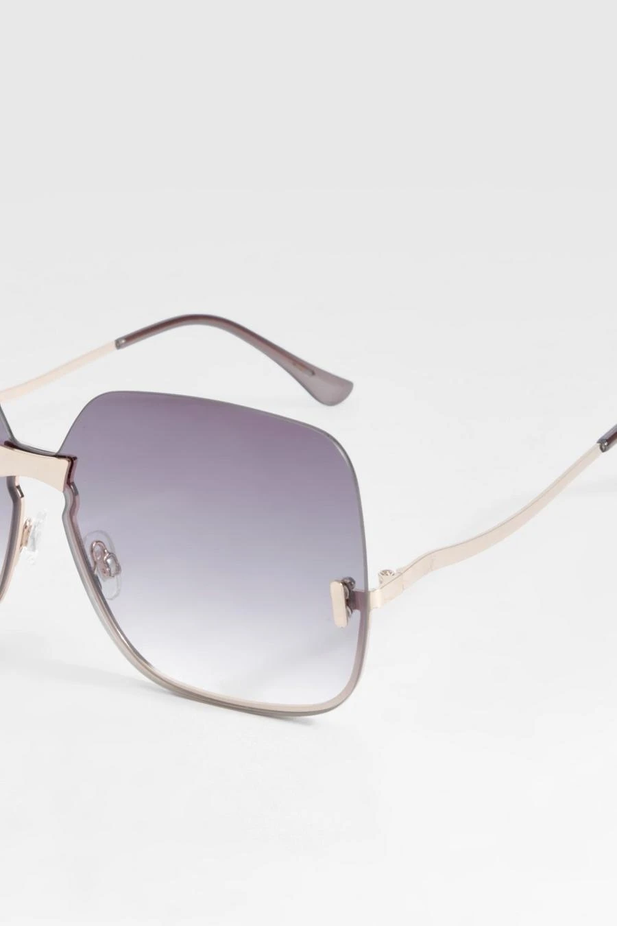 BOOHOO Oversized Metal Trim Sunglasses 3 BOOHOO Oversized Metal Trim Sunglasses - Image 3