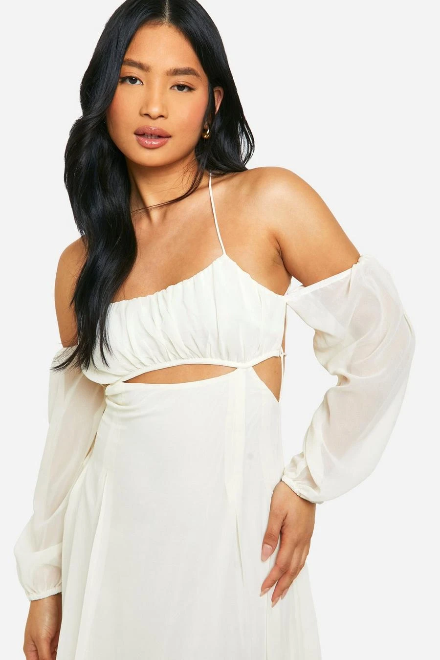 BOOHOO Petite Cut Out Detail Chiffon Maxi Dress 4 BOOHOO Petite Cut Out Detail Chiffon Maxi Dress - Image 4