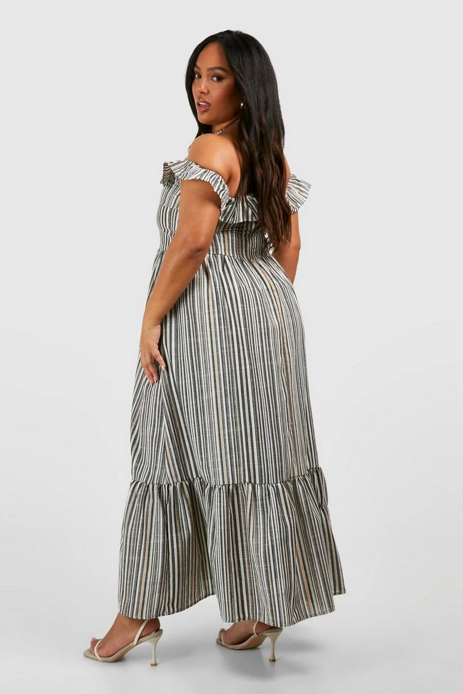 BOOHOO Plus Stripe Halterneck Tiered Maxi Dress 2 BOOHOO Plus Stripe Halterneck Tiered Maxi Dress - Image 2