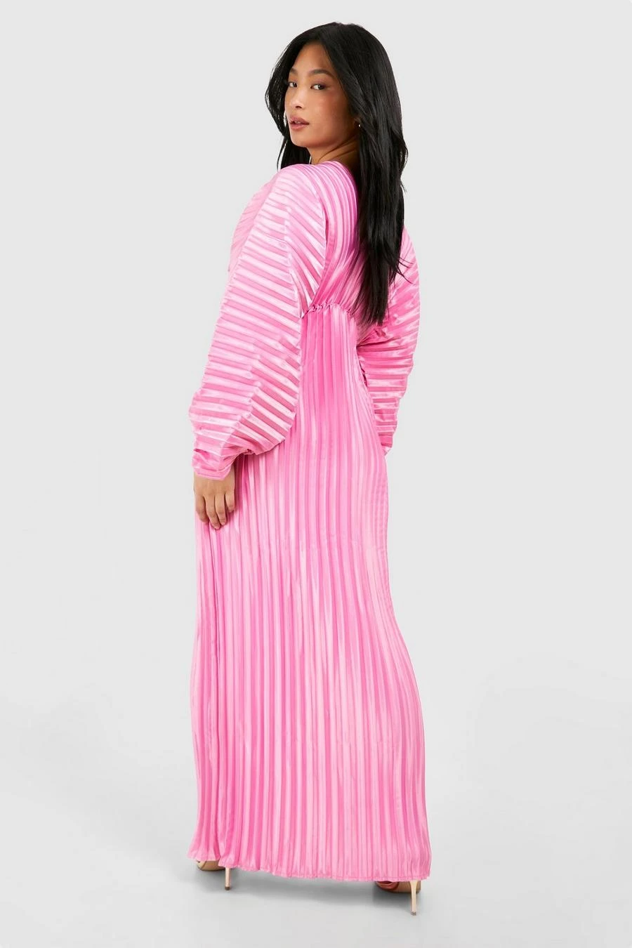 BOOHOO Petite Satin Plisse Plunge Batwing Maxi Dress 2 BOOHOO Petite Satin Plisse Plunge Batwing Maxi Dress - Image 2