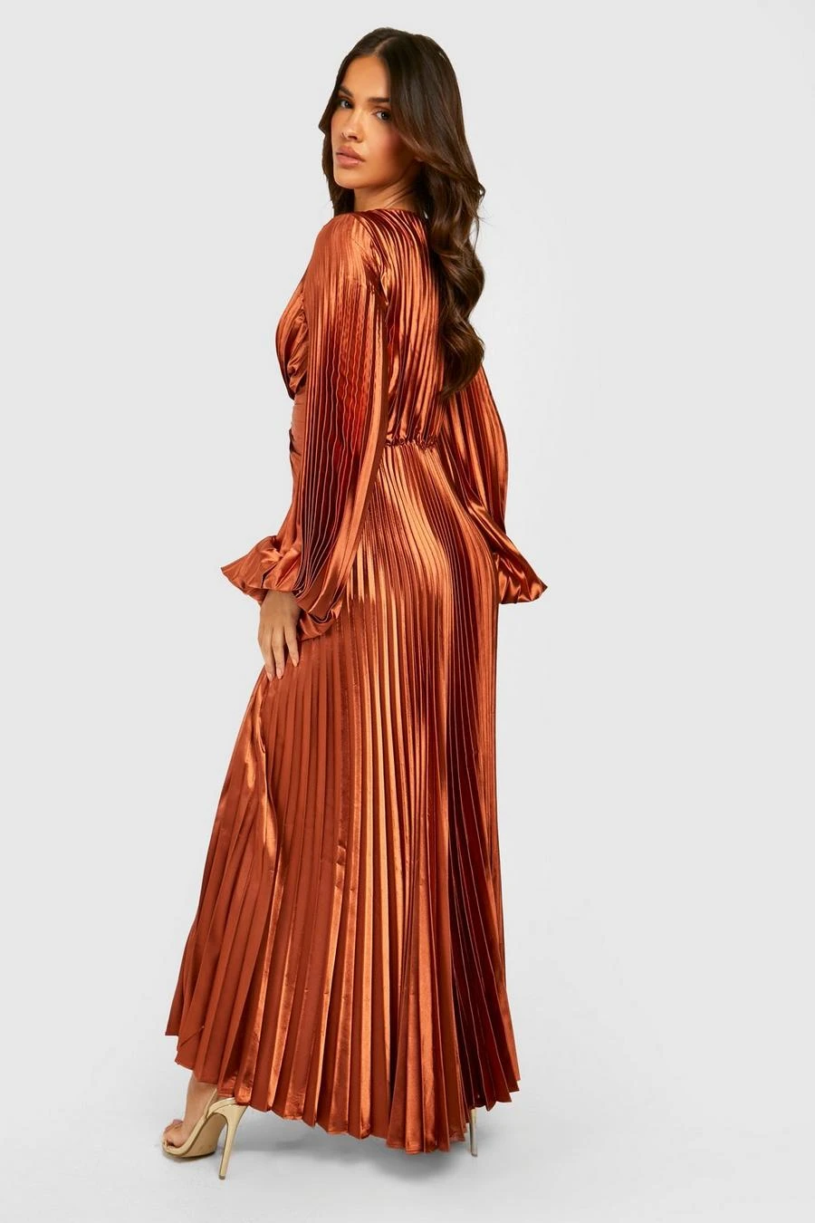 BOOHOO Pleated Satin Oversized Sleeve Midaxi Dress 2 BOOHOO Pleated Satin Oversized Sleeve Midaxi Dress - Image 2