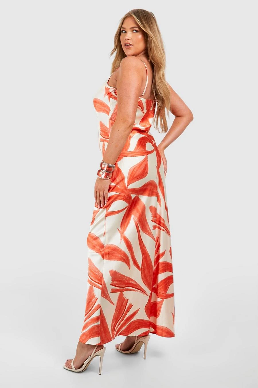 BOOHOO Plus Leave Printed Satin Maxi Dress 2 BOOHOO Plus Leave Printed Satin Maxi Dress - Image 2