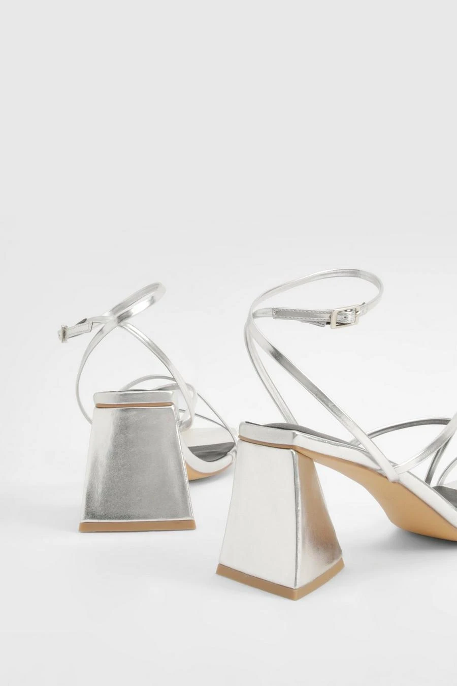 BOOHOO Flared Heel Metallic Cross Strap Heeled Sandals 3 BOOHOO Flared Heel Metallic Cross Strap Heeled Sandals - Image 3