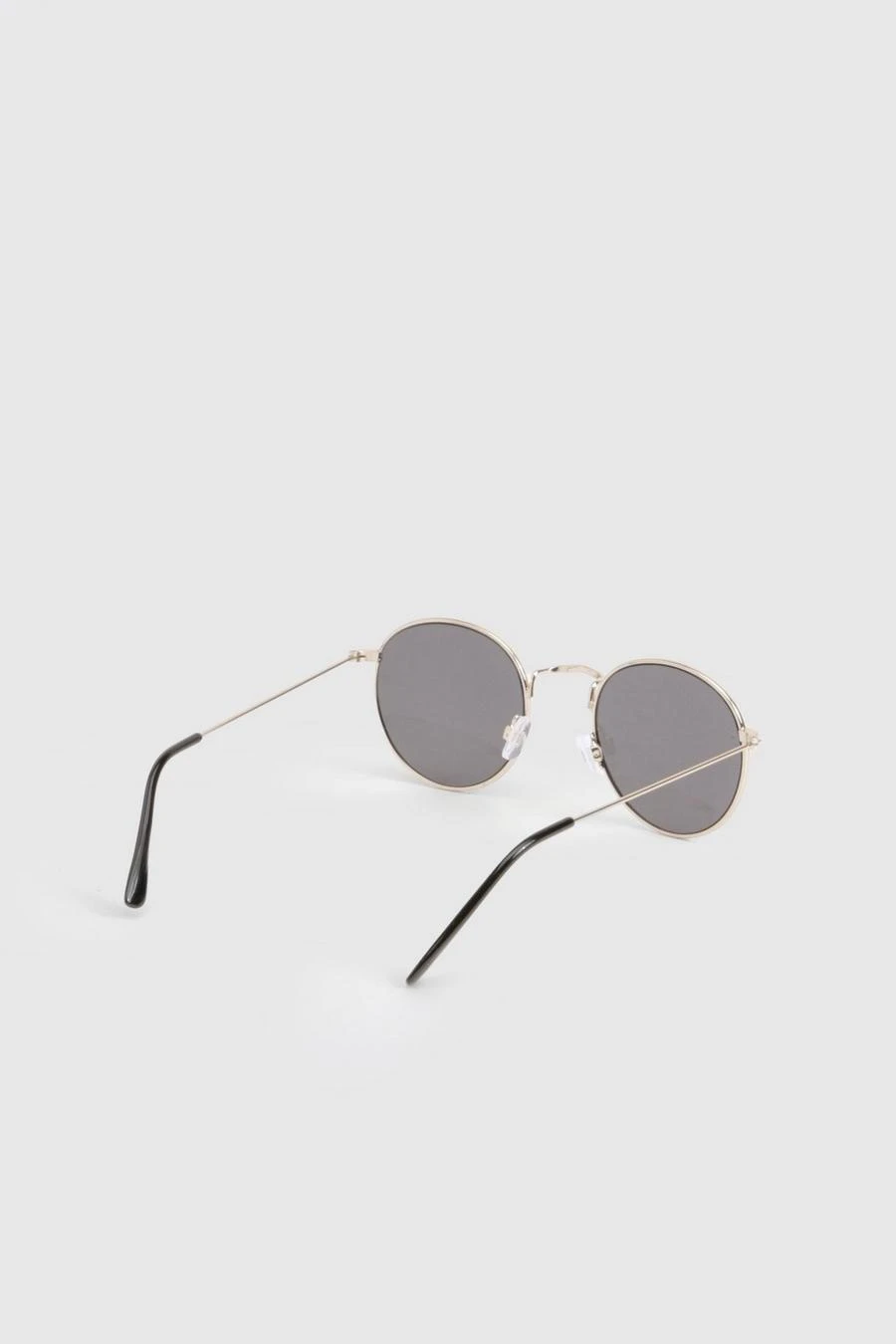 BOOHOO Retro Silver Frame Round Sunglasses 3 BOOHOO Retro Silver Frame Round Sunglasses - Image 3