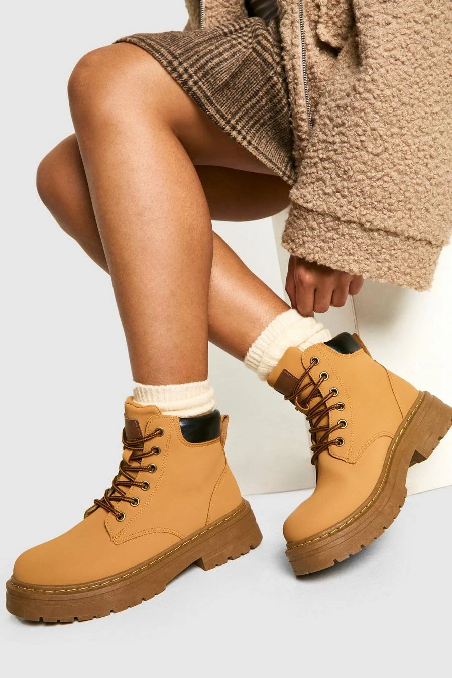 BOOHOO Chunky Padded Lace Up Hiker Boots 1 BOOHOO Chunky Padded Lace Up Hiker Boots