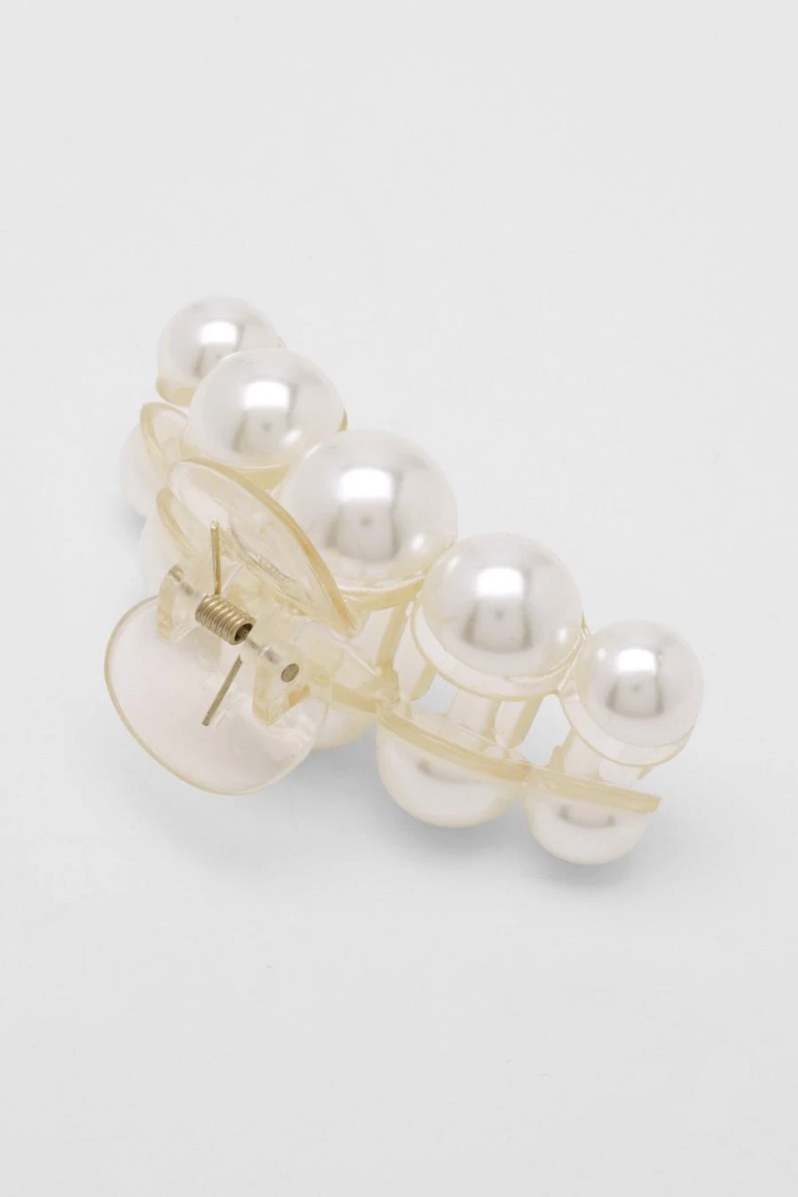 BOOHOO Large Pearl Claw Clip 3 BOOHOO Large Pearl Claw Clip - Image 3