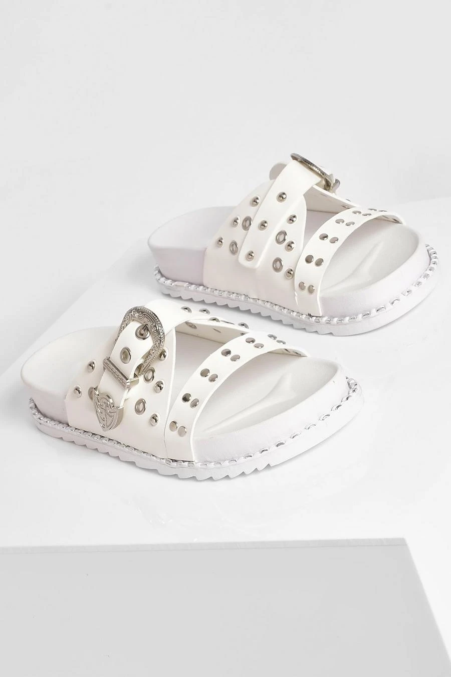 BOOHOO Western Buckle Slider 3 BOOHOO Western Buckle Slider - Image 3