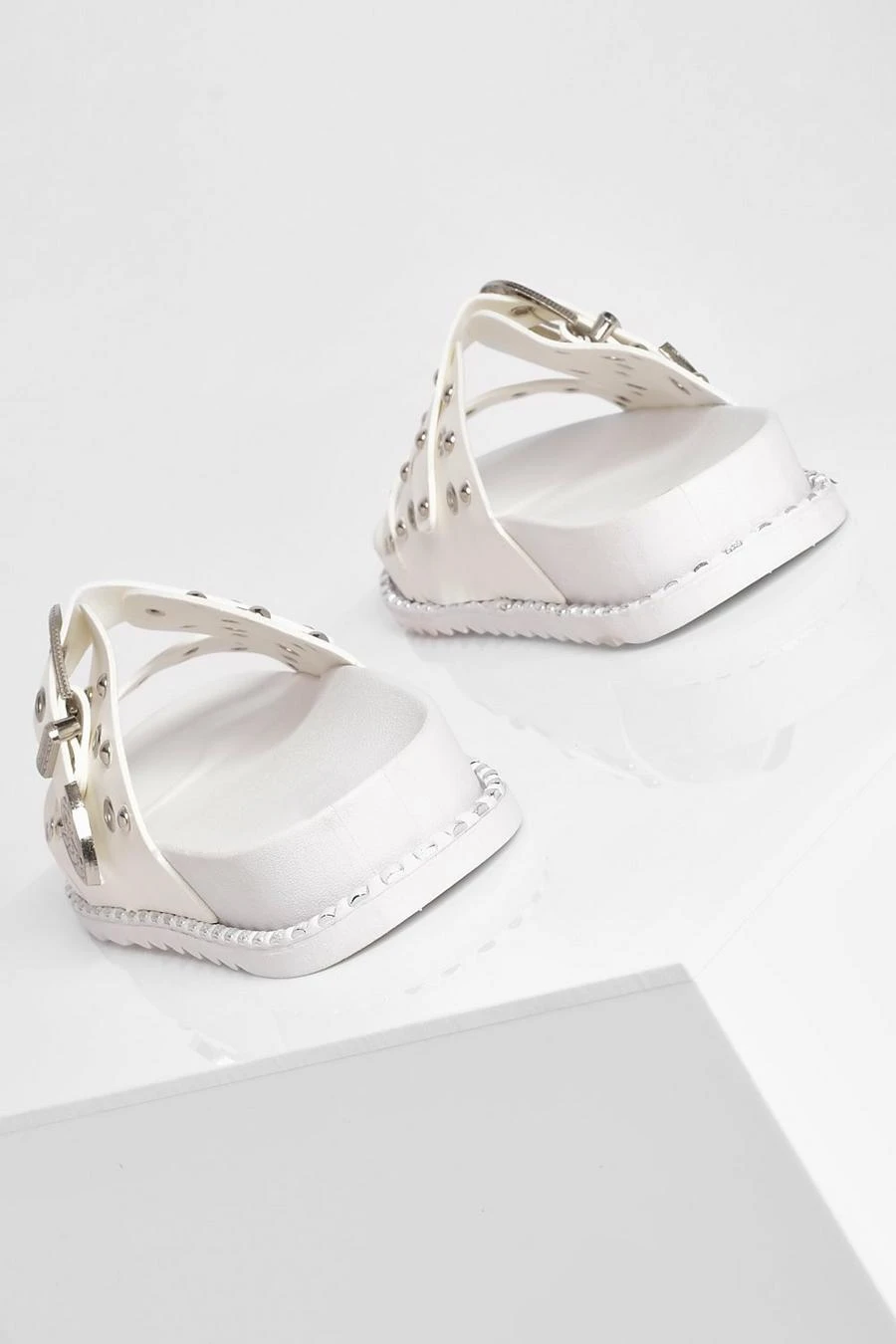 BOOHOO Western Buckle Slider 4 BOOHOO Western Buckle Slider - Image 4