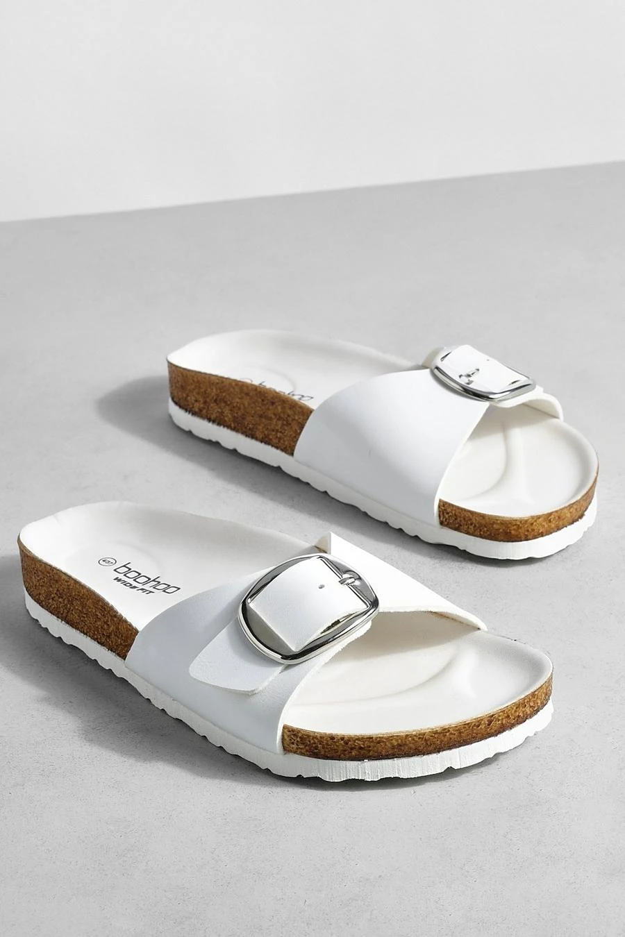 BOOHOO Wide Fit Oversized Buckle Footbed Sliders 3 BOOHOO Wide Fit Oversized Buckle Footbed Sliders - Image 3